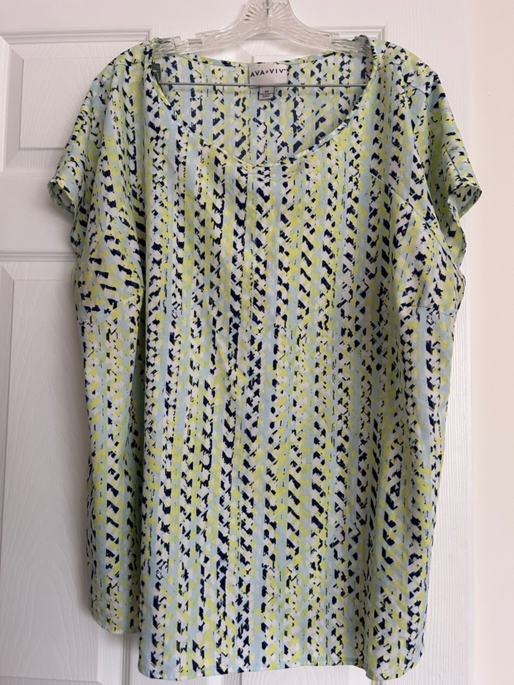 Ava & Viv Lime and Navy Abstract Print Short Sleeve Scoop Top